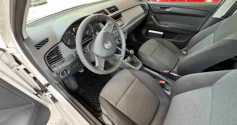 Skoda Fabia cena 25900 przebieg: 186000, rok produkcji 2016 z Ćmielów małe 67